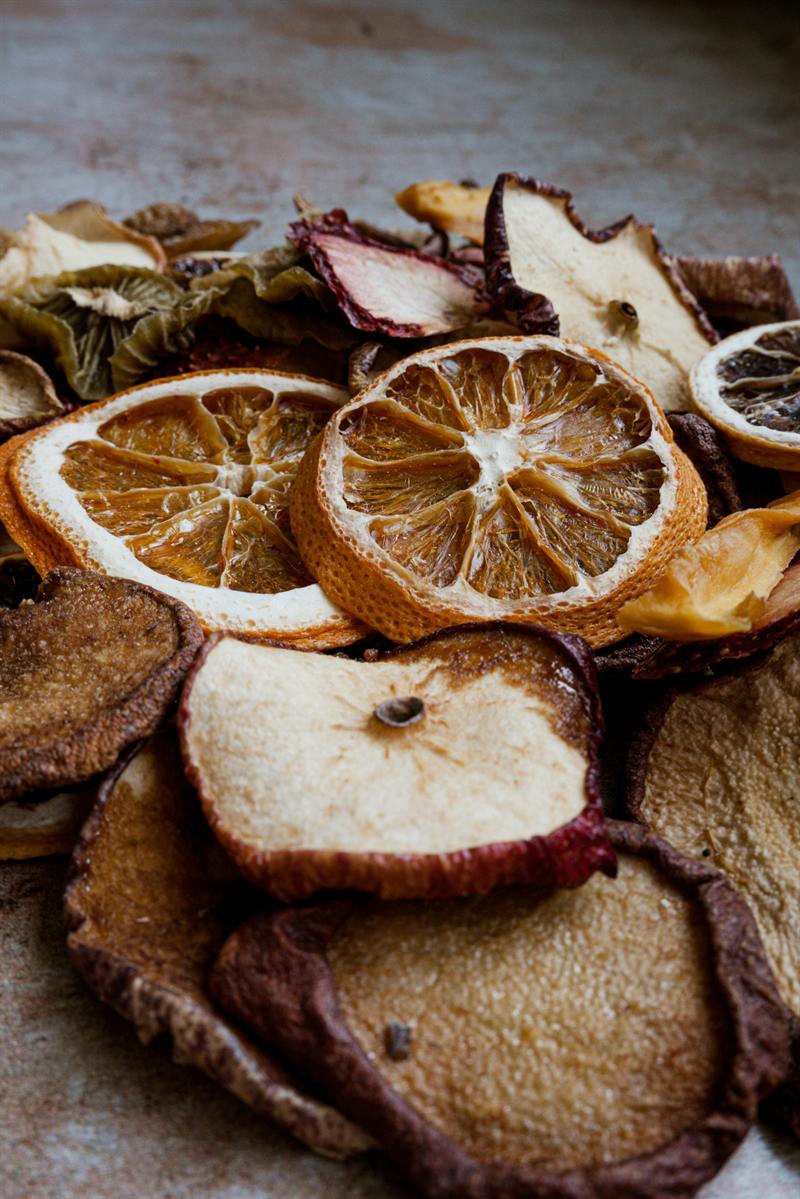 Dried orange slices and other dehydrated fruit pieces